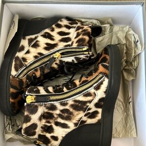 Giuseppe Zanotti, platform sneakers. Cheetah & Leather w/ gold detail. Size 39.5